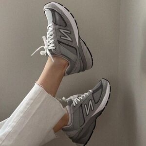 New Balance 990v5 Made in USA Gray Sneakers Women’s 8.5